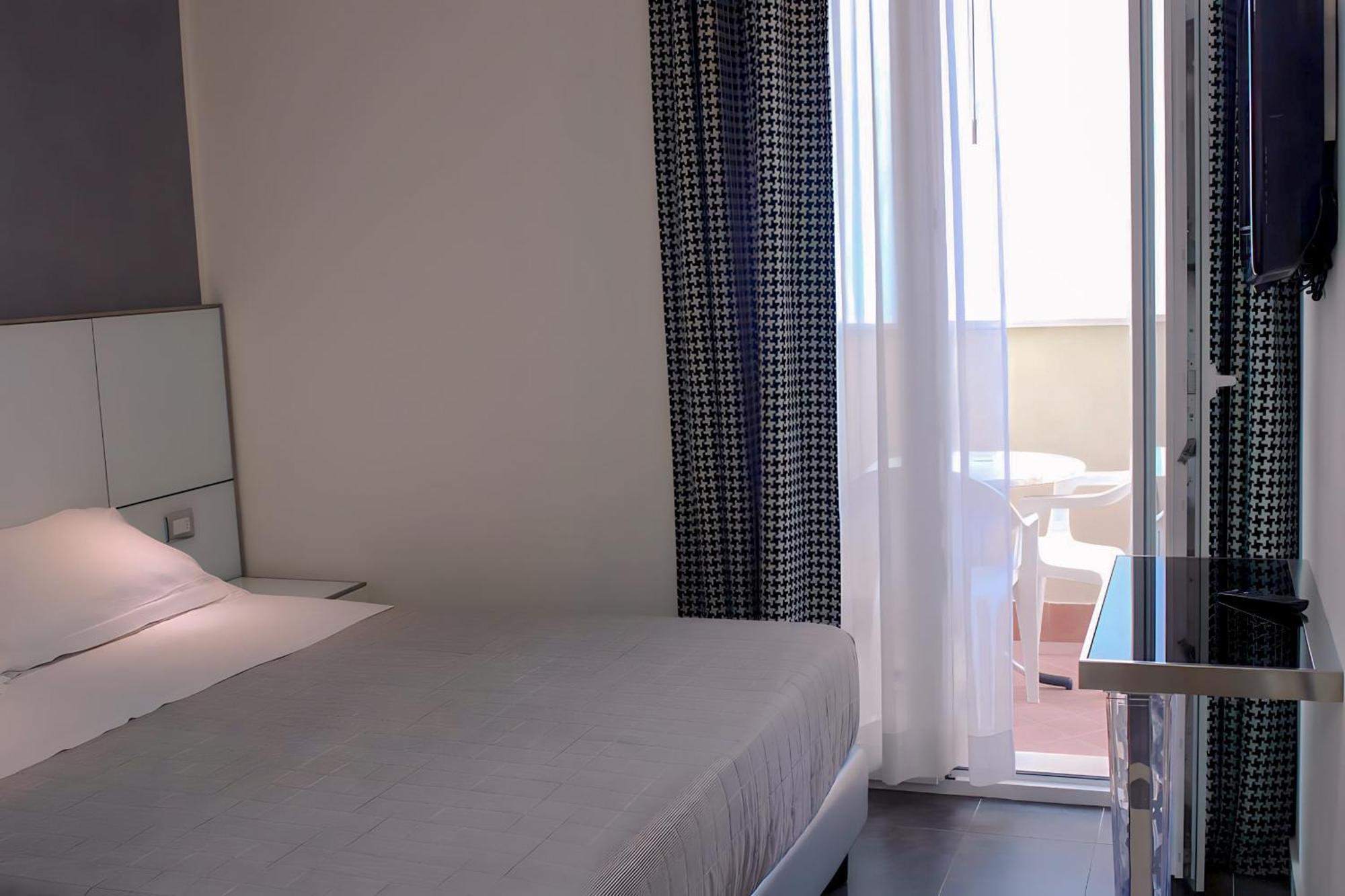 Atmosphere Suite Hotel Римини Екстериор снимка